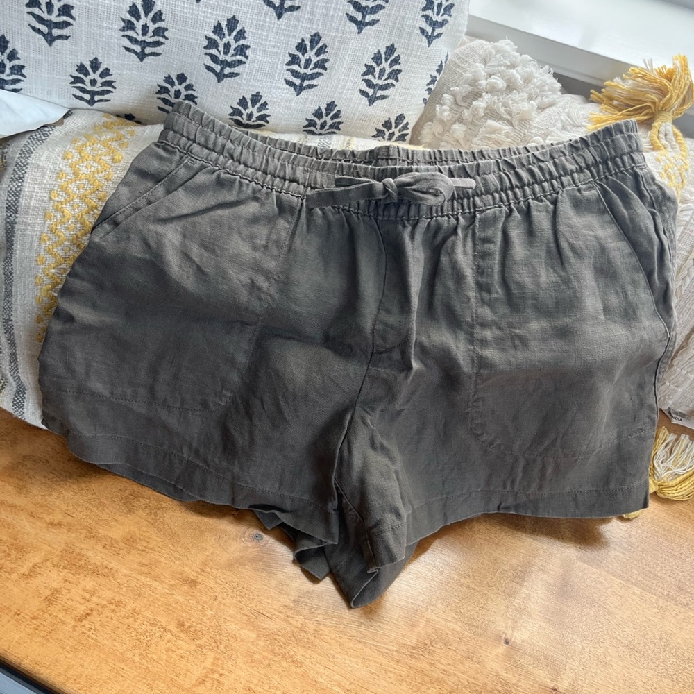 Garnet Hill Women’s Linen Shorts
